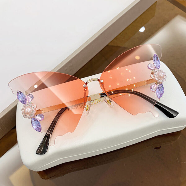 Chic Butterfly Themed Sunglasses